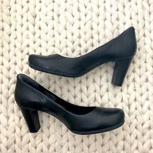 Rockport black mid pumps